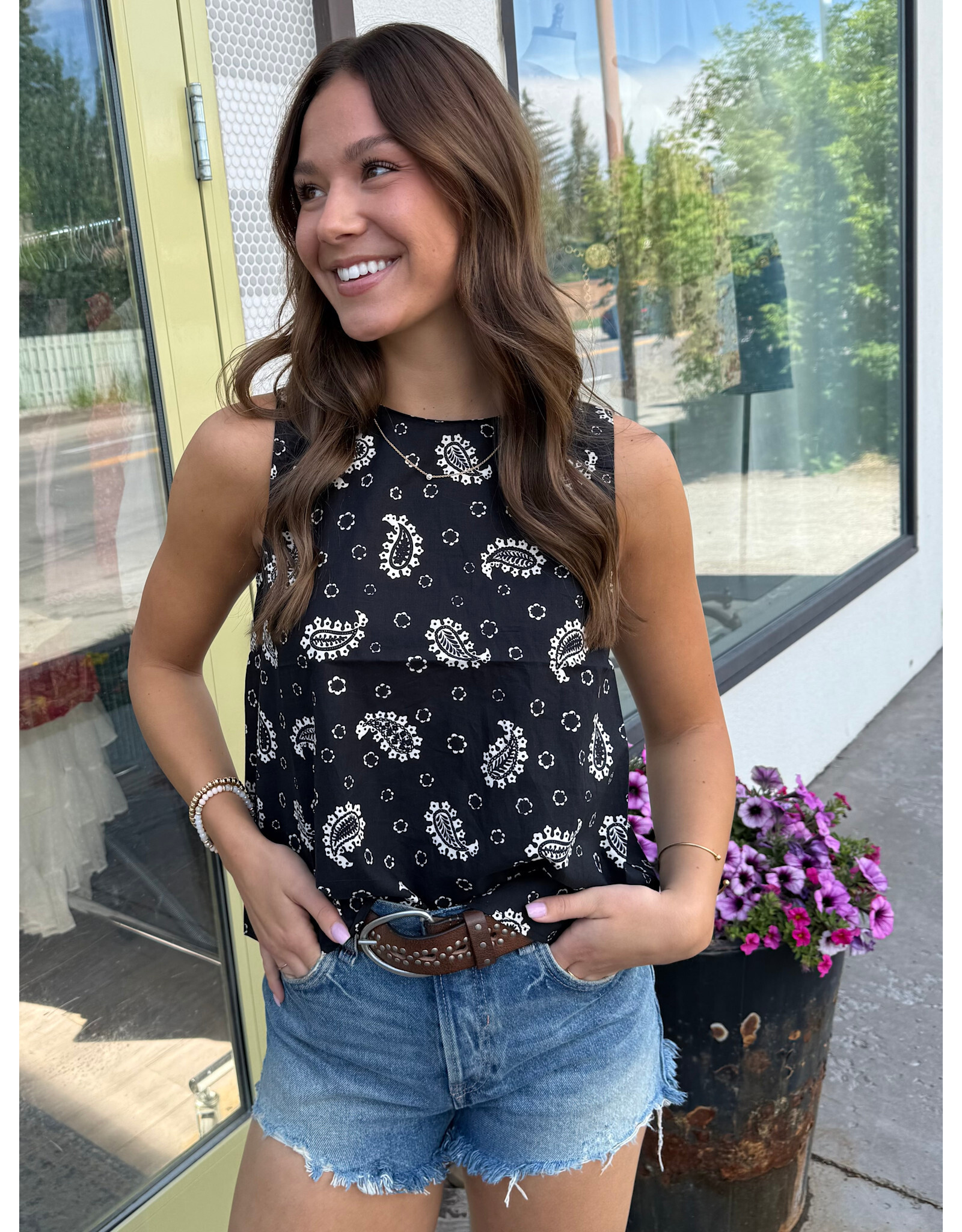 Korner Korner - Paisley Bandana Print Sleeveless Top (Black)