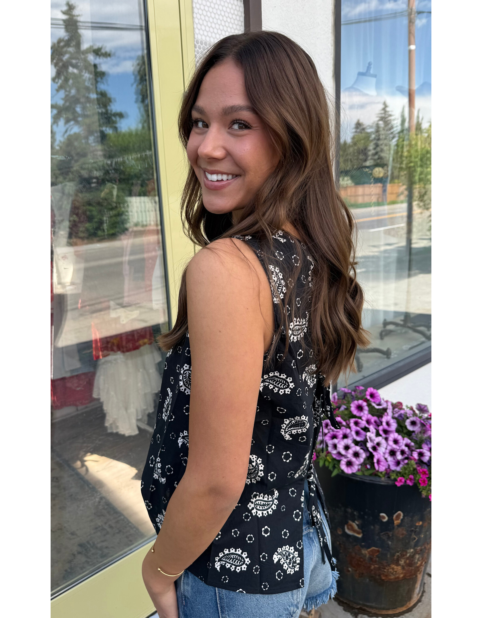 Korner Korner - Paisley Bandana Print Sleeveless Top (Black)