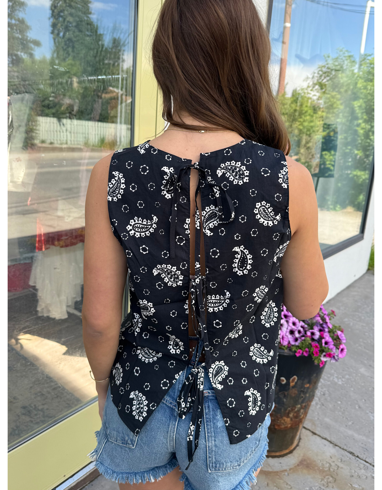 Korner Korner - Paisley Bandana Print Sleeveless Top (Black)