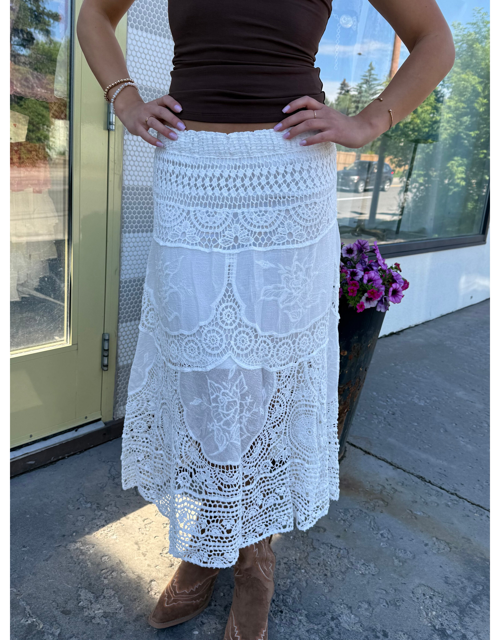 Papillon Papillon - Crochet Embroidered Skirt (White)