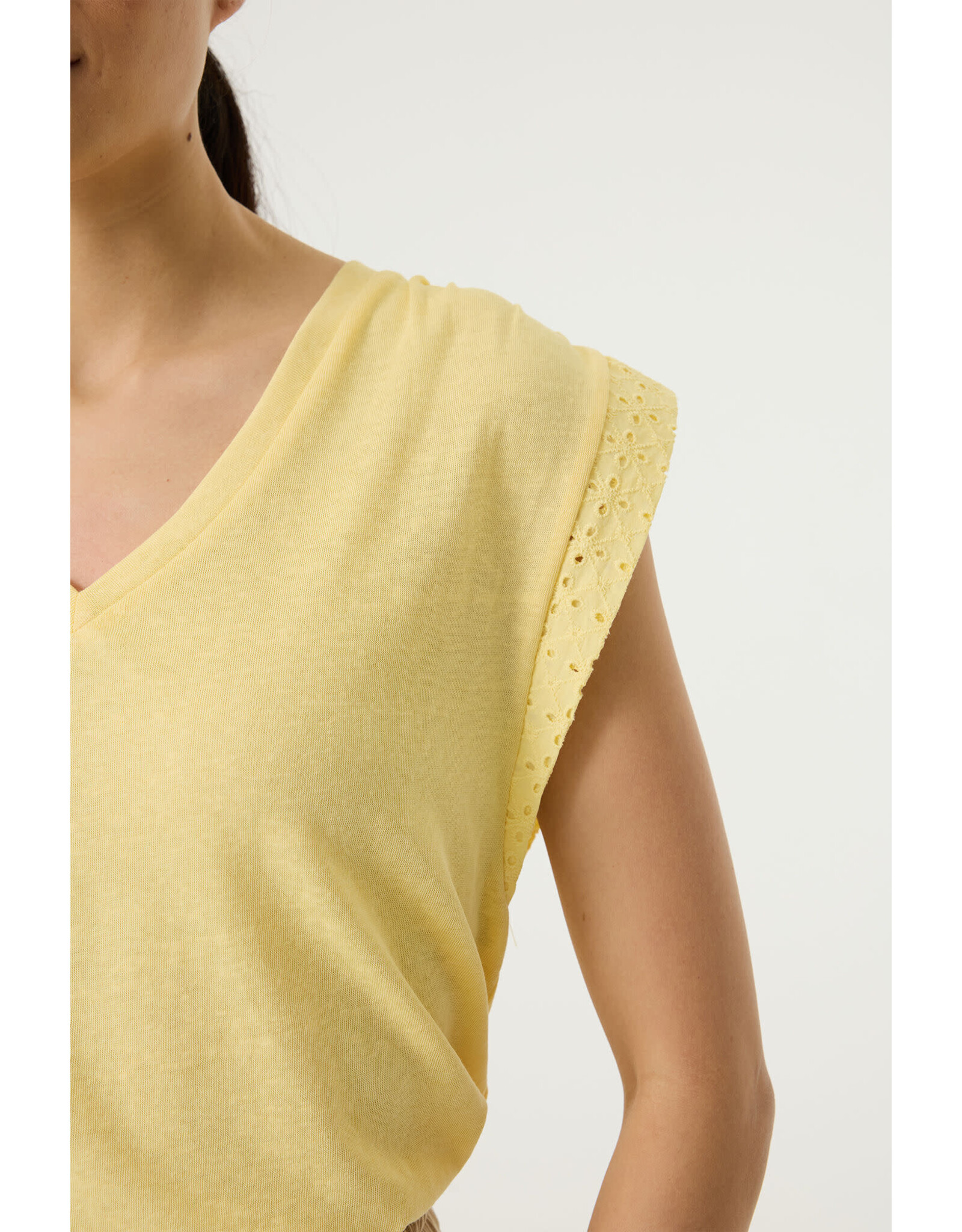 Garcia Garcia - V Neck Tee With Eyelet Trim (Yellow)