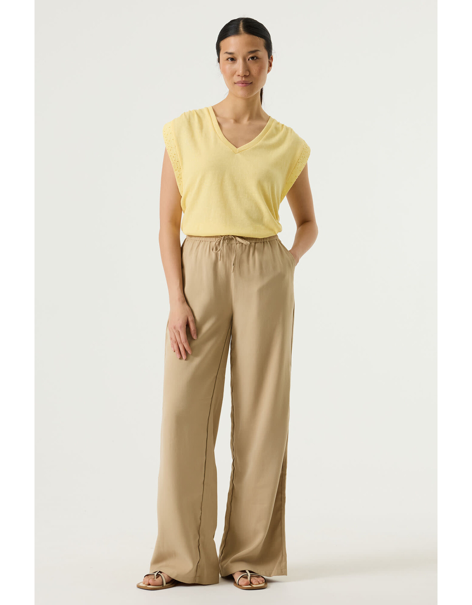 Garcia Garcia - V Neck Tee With Eyelet Trim (Yellow)