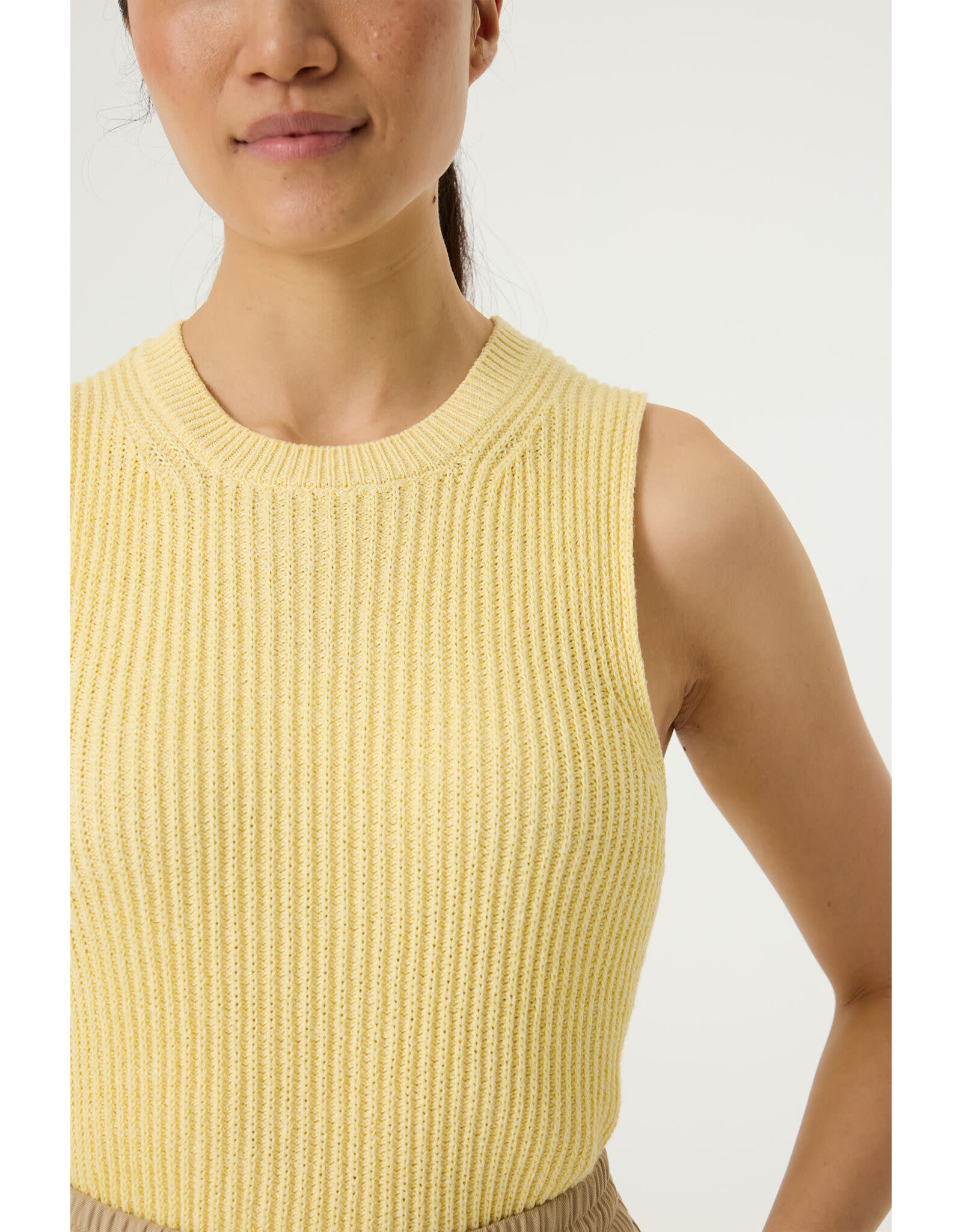 Garcia Garcia - Sleeveless Ribbed Knit Sweater (Yellow)