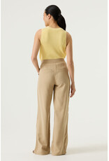 Garcia Garcia - Sleeveless Ribbed Knit Sweater (Yellow)