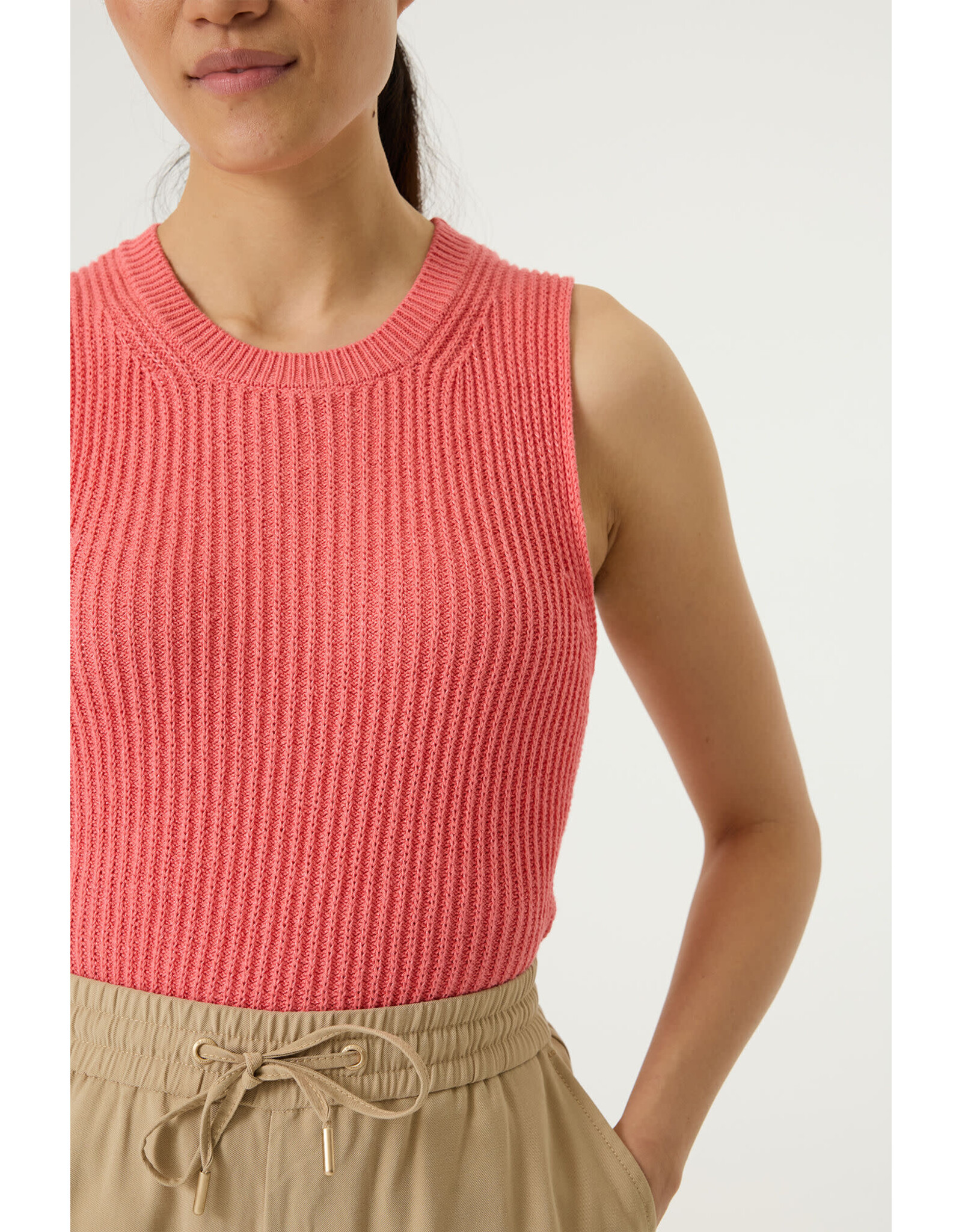 Garcia Garcia - Sleeveless Ribbed Knit Sweater (Coral)