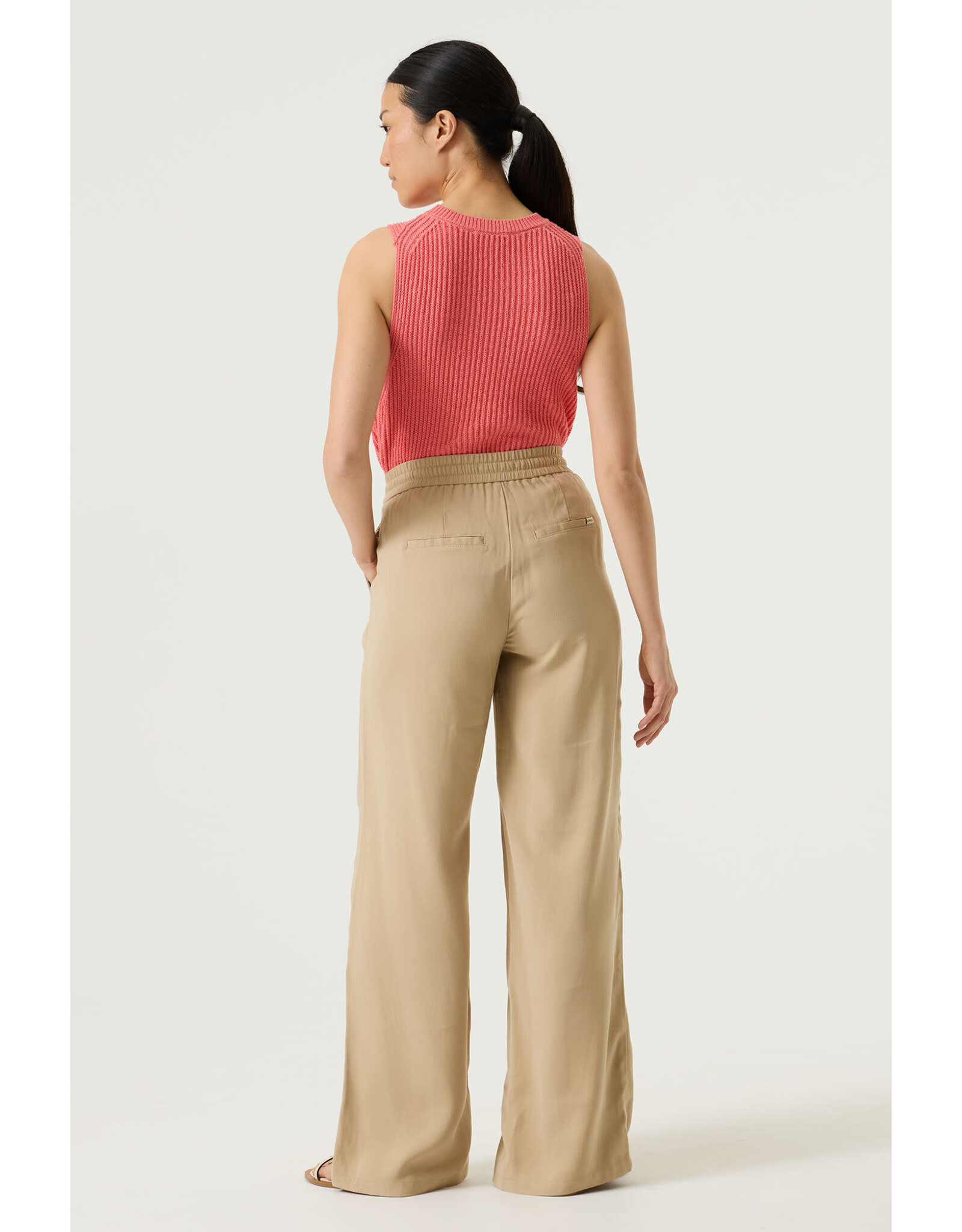 Garcia Garcia - Sleeveless Ribbed Knit Sweater (Coral)