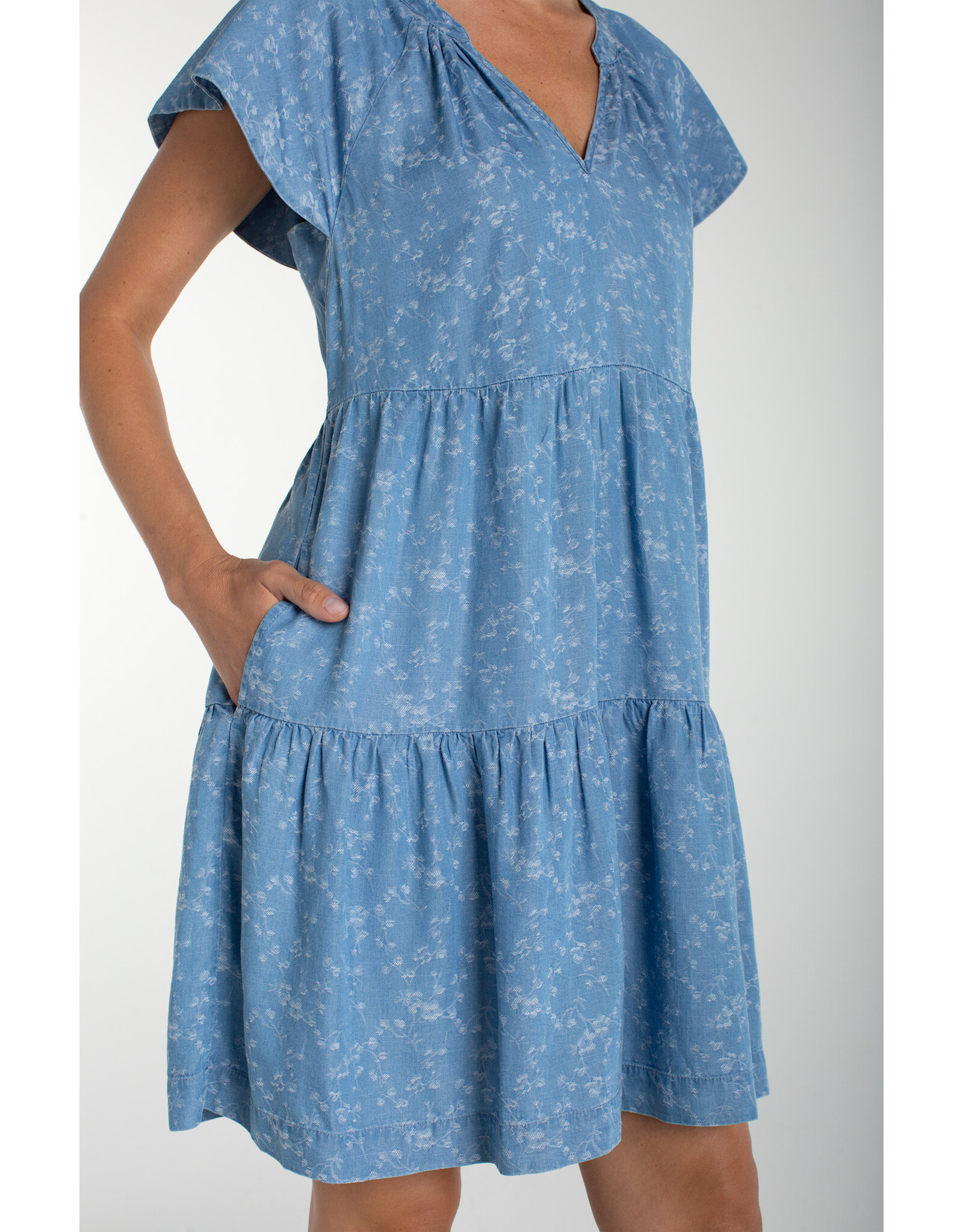 Liverpool Liverpool - Tiered Flutter Sleeve Dress (Indigo Roses)