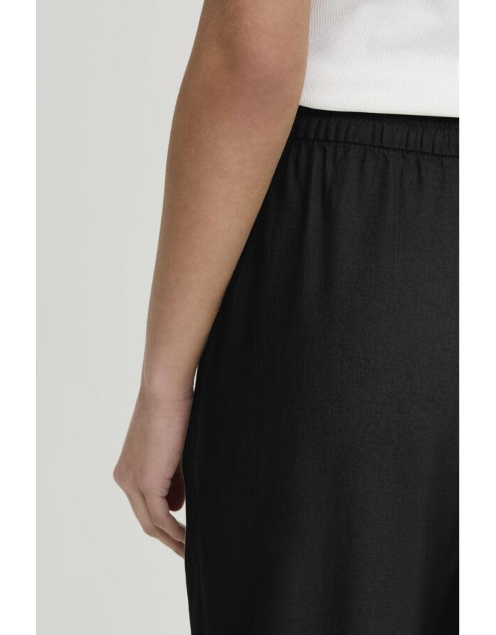 ICHI ICHI - Linno Barrel Pant (Black)