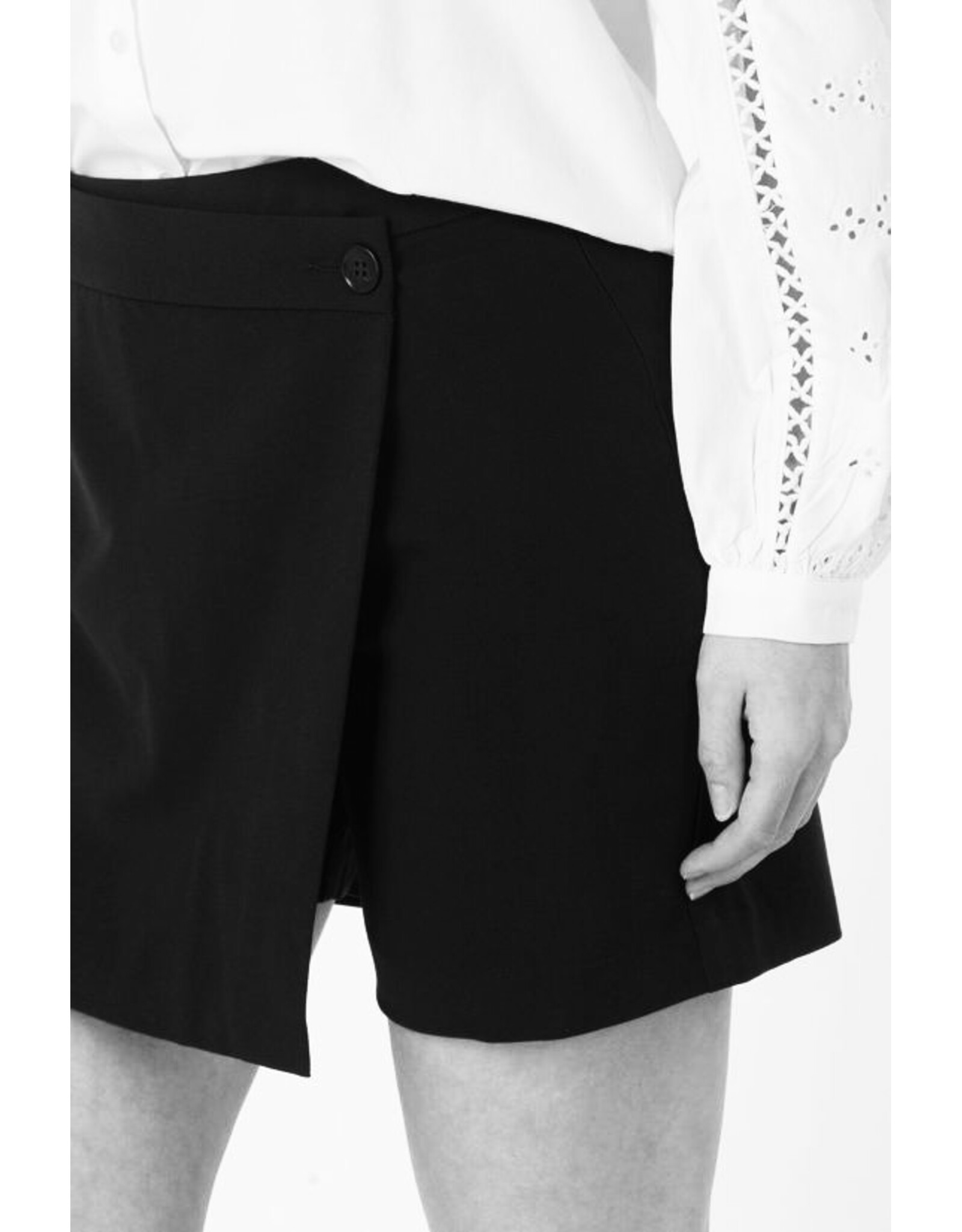 b.young b.young - Danta Skort (Black)