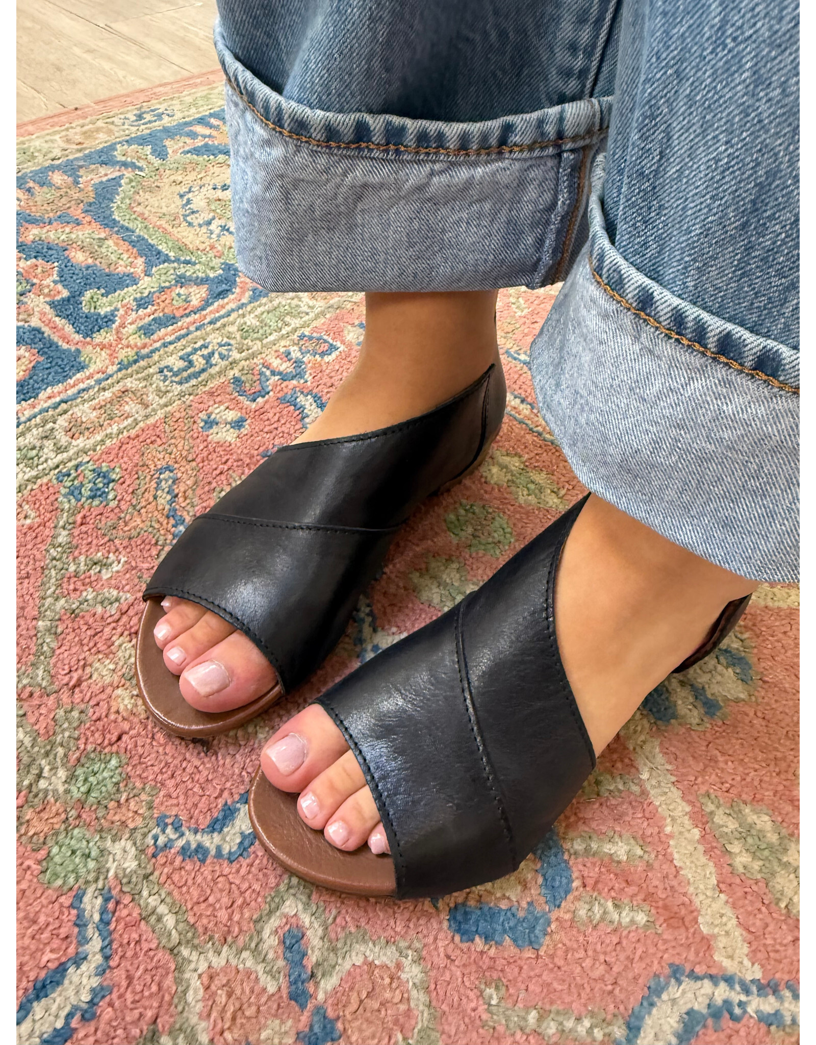 Bueno Bueno - Tanner (Black)