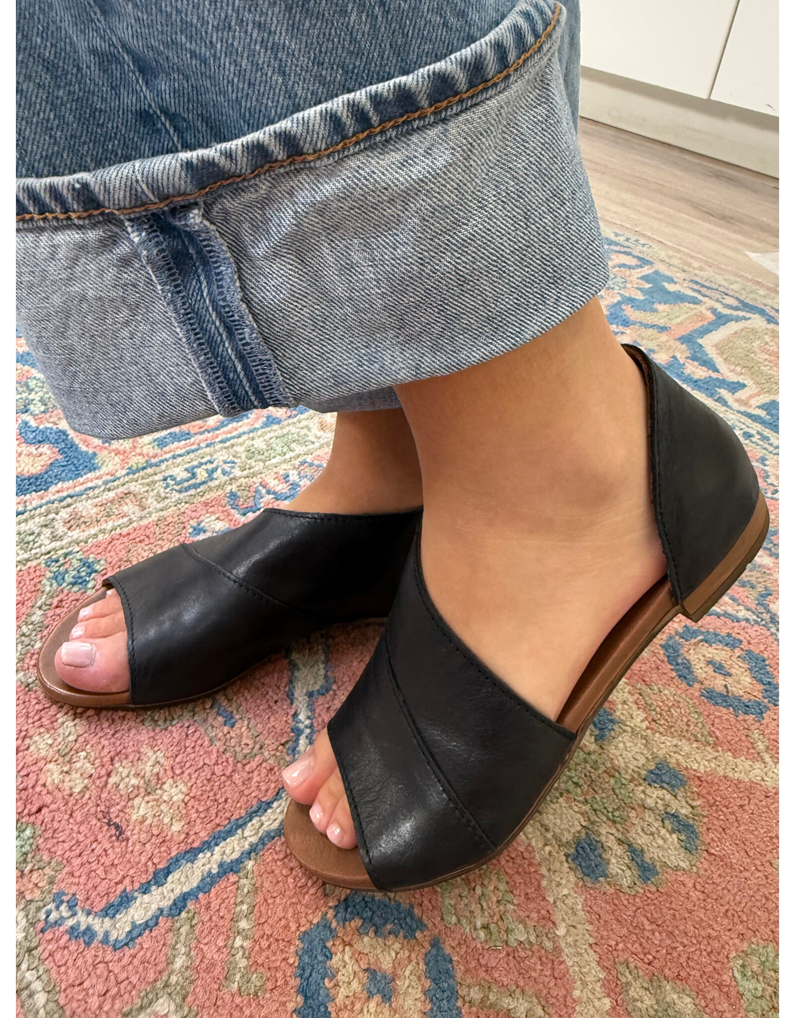 Bueno Bueno - Tanner (Black)
