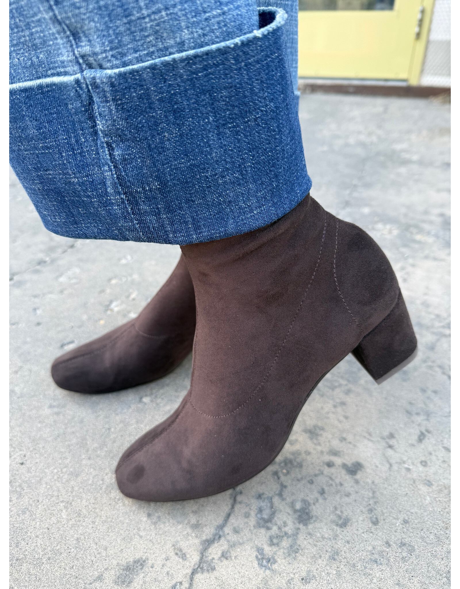 Django and Juliette Django & Juliette - Hayleys (Chocolate Stretch Microsuede)