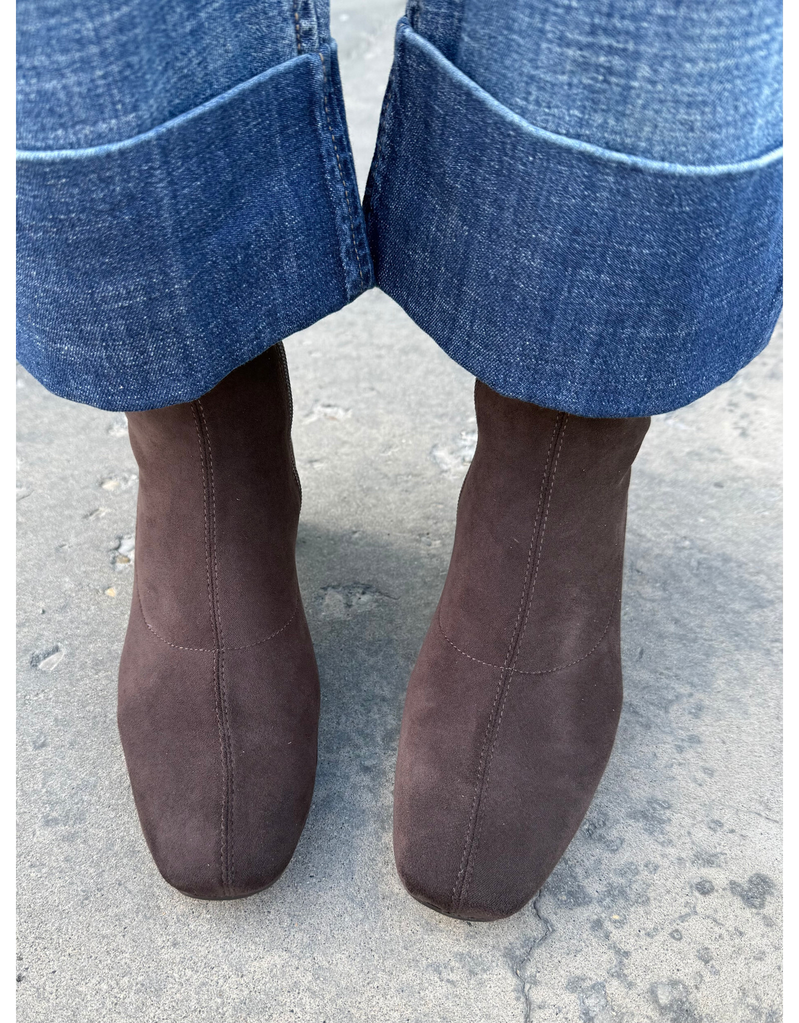 Django and Juliette Django & Juliette - Hayleys (Chocolate Stretch Microsuede)