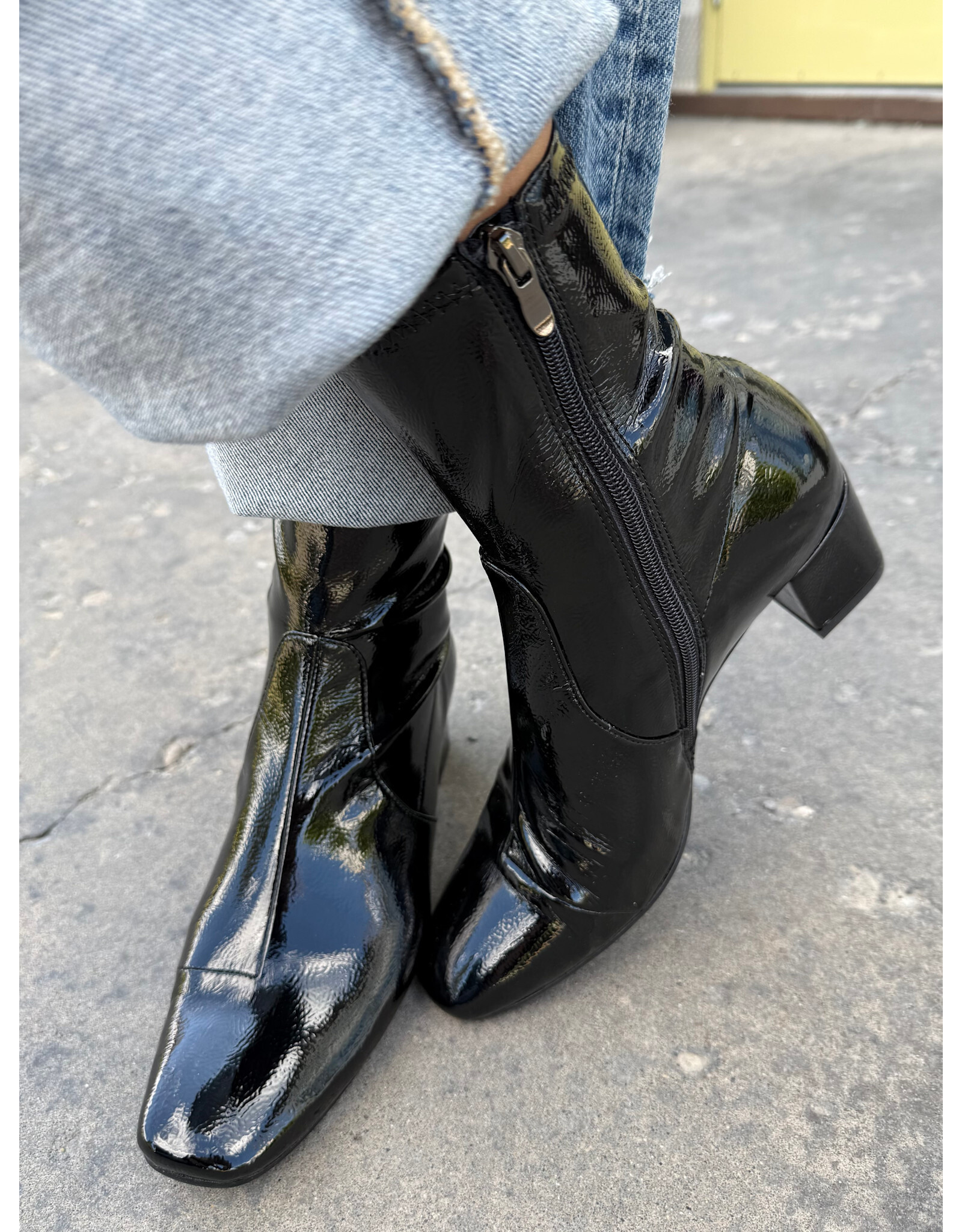 Django and Juliette Django & Juliette - Hartful (Blk Stretch Patent PU)