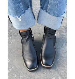 Django and Juliette Django & Juliette - Dosta (Black Leather)
