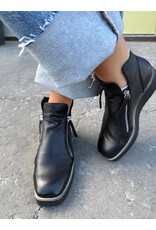 Django and Juliette Django & Juliette - Dosta (Black Leather)
