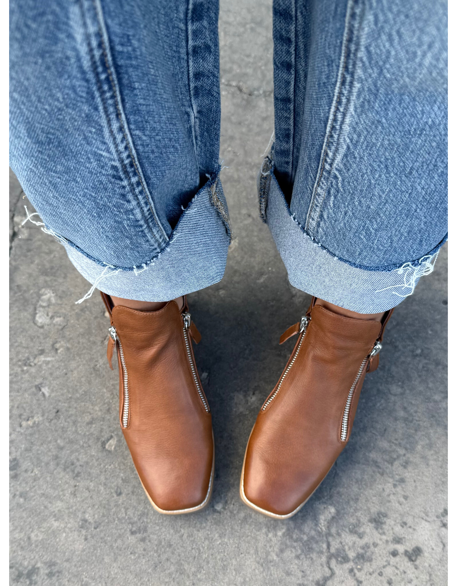 Django and Juliette Django & Juliette - Dosta (Whiskey Leather)