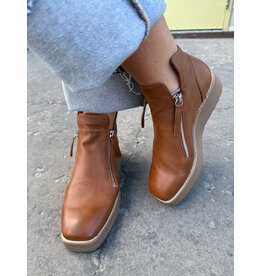 Django and Juliette Django & Juliette - Dosta (Whiskey Leather)