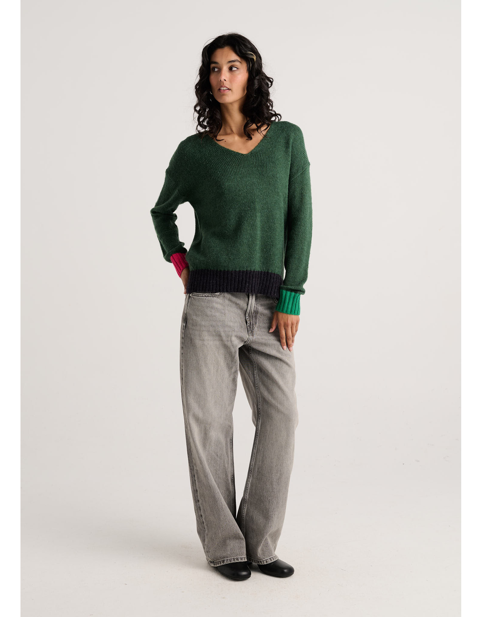 b.young Zaket & Plover - Casual Luxe V Neck Sweater (Forest)