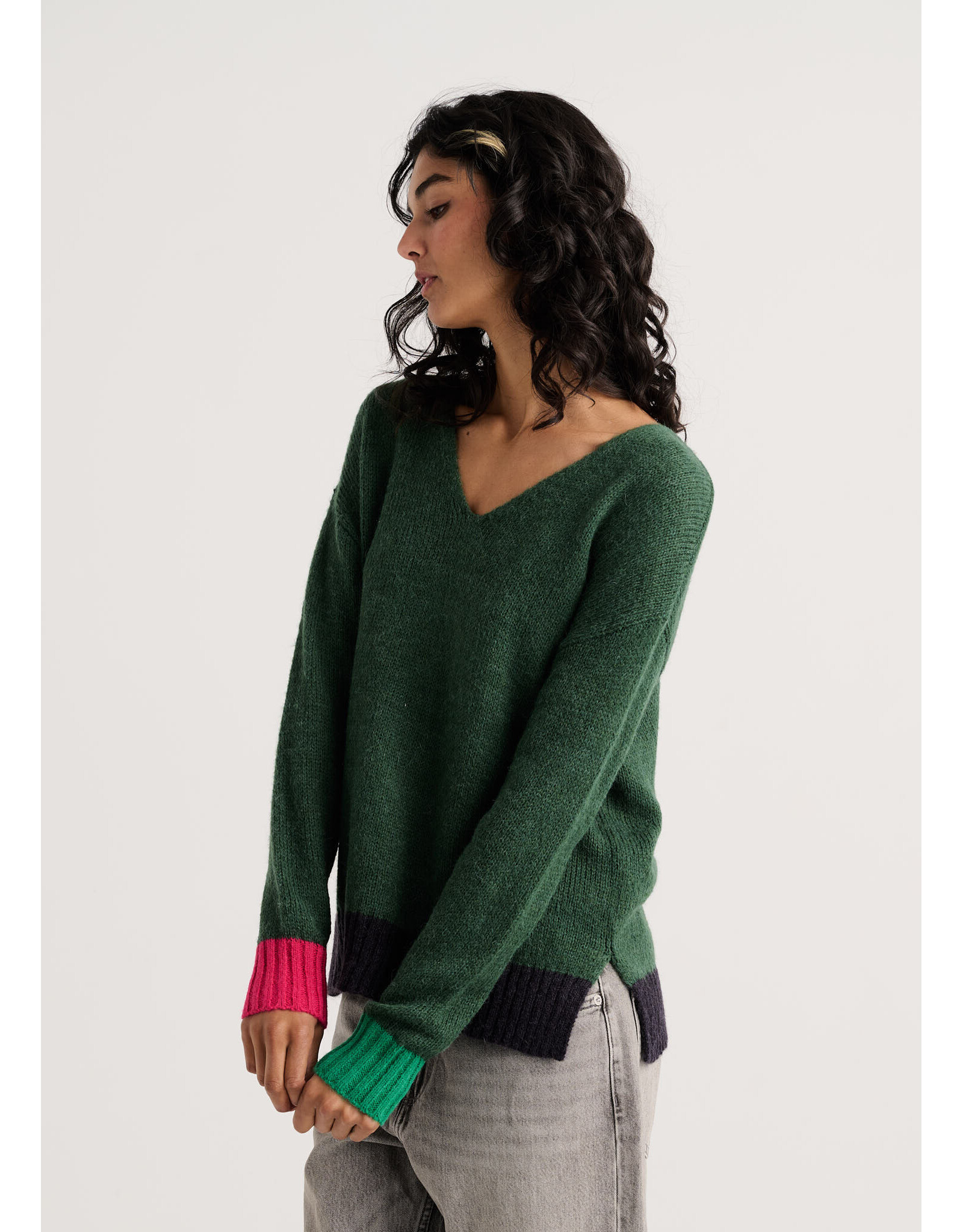 b.young Zaket & Plover - Casual Luxe V Neck Sweater (Forest)