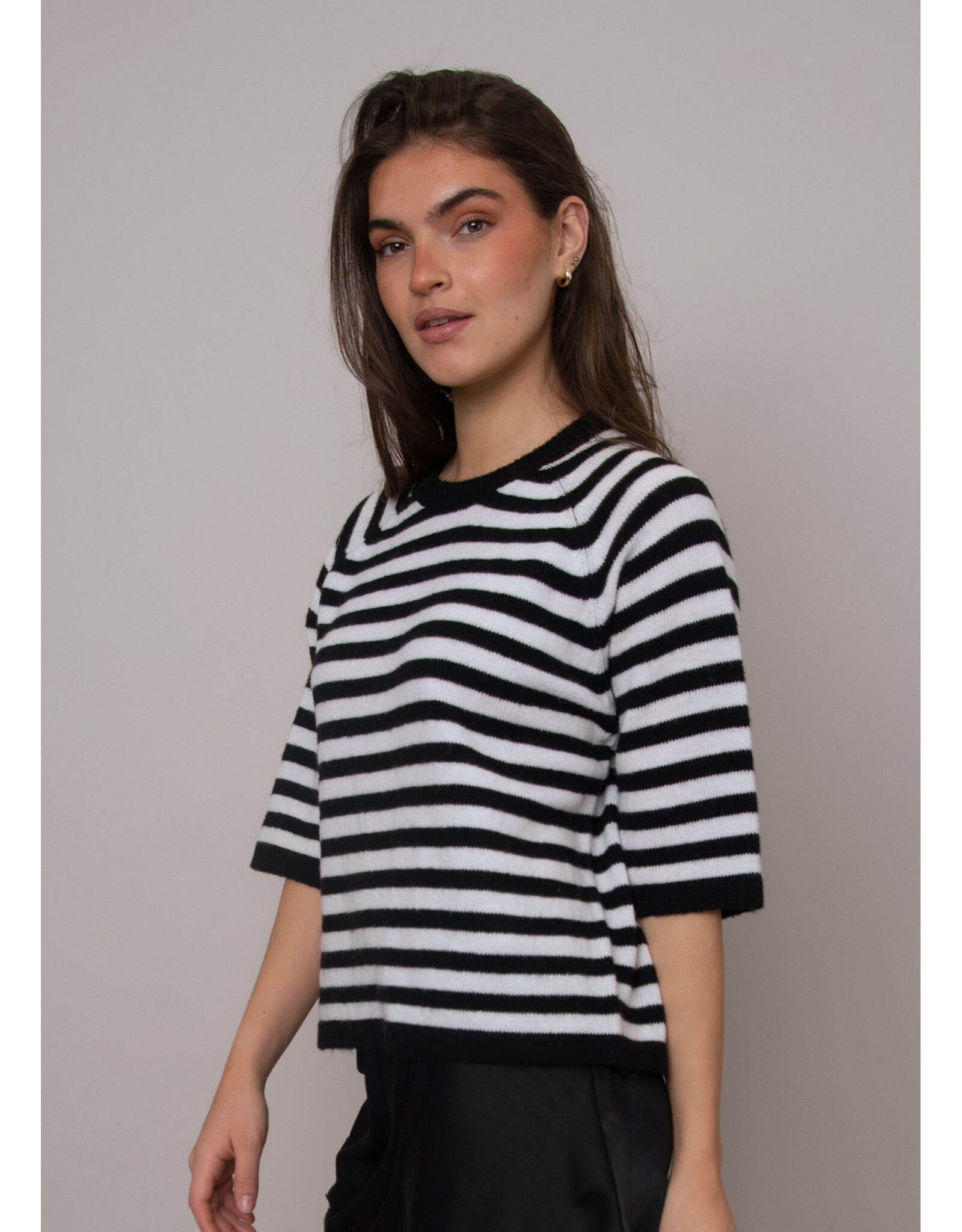RD Style RD Style - Ulla Short Raglan Sleeve (Black Calla Lily)