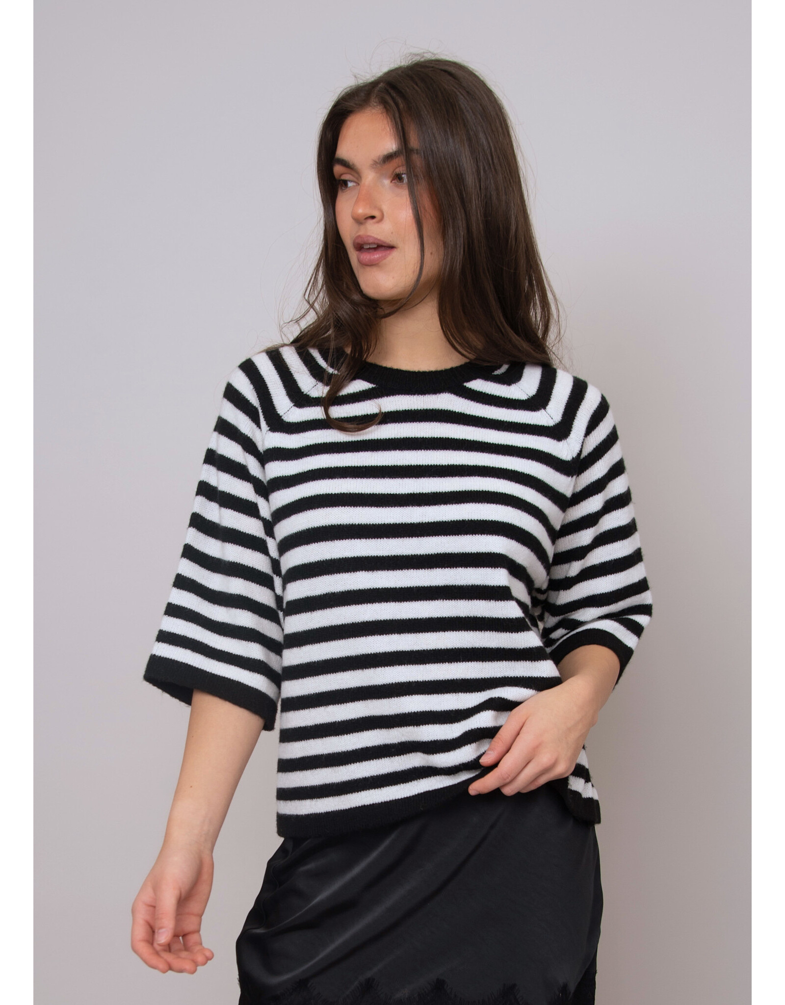 RD Style RD Style - Ulla Short Raglan Sleeve (Black Calla Lily)