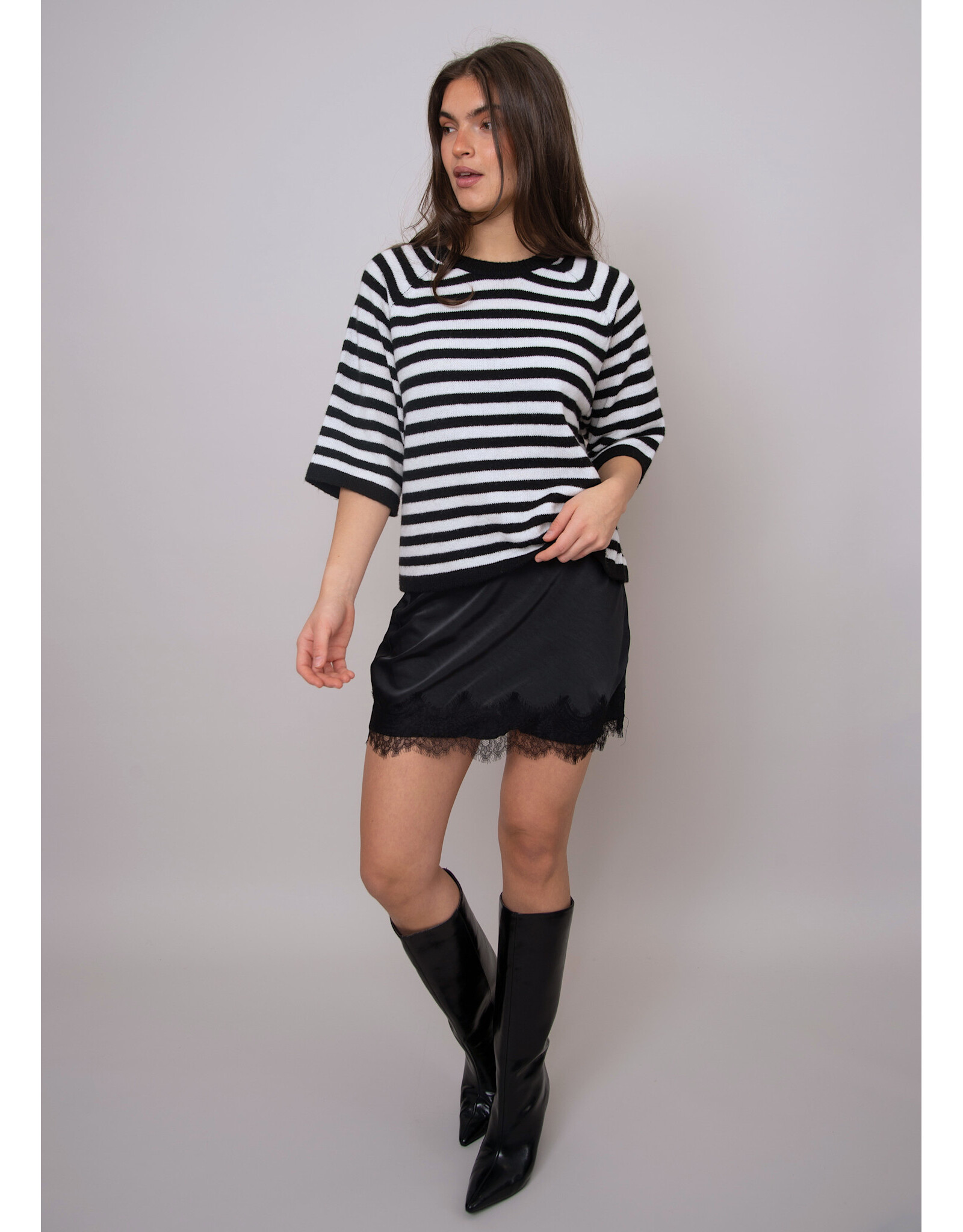 RD Style RD Style - Ulla Short Raglan Sleeve (Black Calla Lily)
