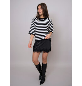 RD Style RD Style - Ulla Short Raglan Sleeve (Black Calla Lily)