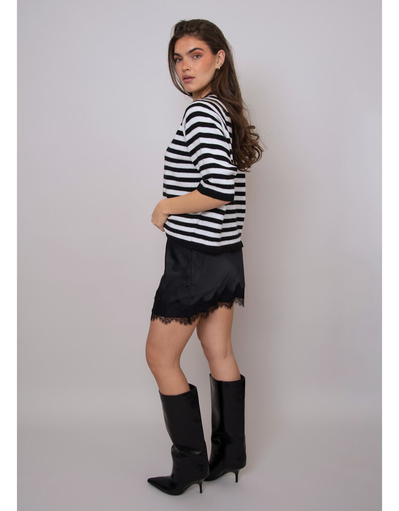 RD Style RD Style - Ulla Short Raglan Sleeve (Black Calla Lily)