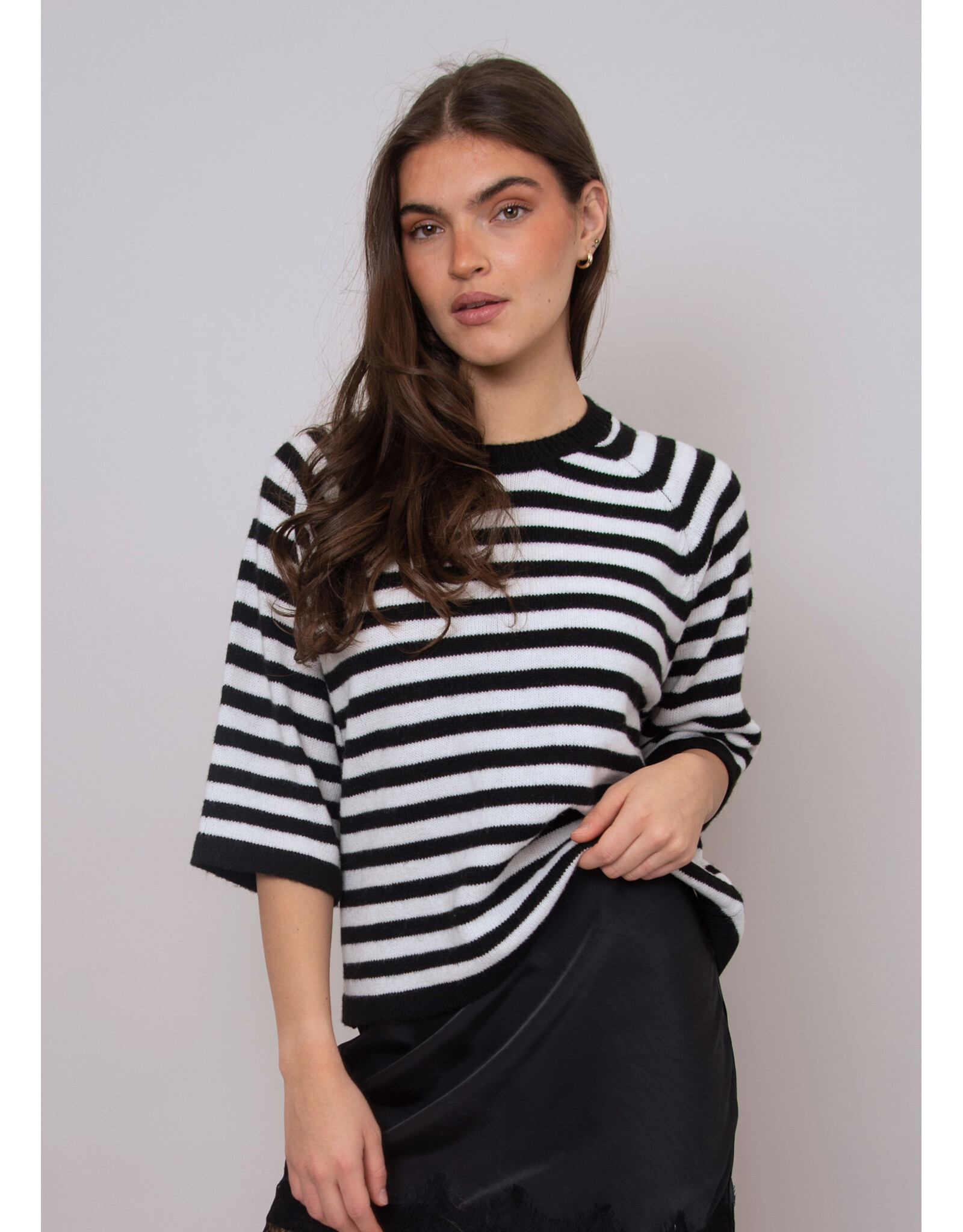RD Style RD Style - Ulla Short Raglan Sleeve (Black Calla Lily)