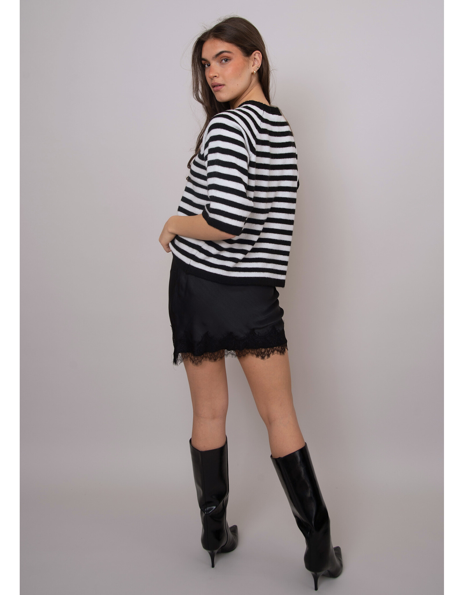 RD Style RD Style - Ulla Short Raglan Sleeve (Black Calla Lily)