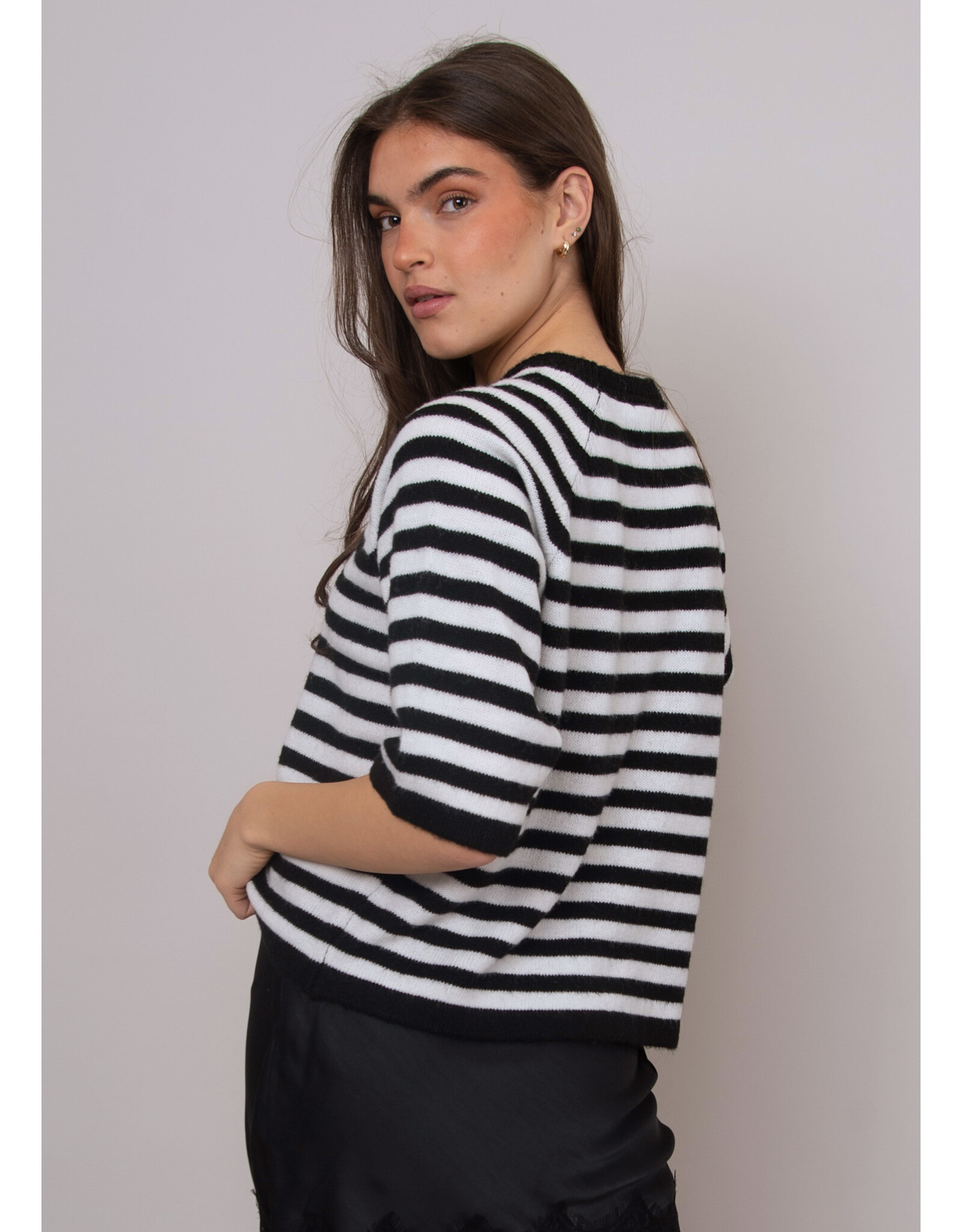RD Style RD Style - Ulla Short Raglan Sleeve (Black Calla Lily)
