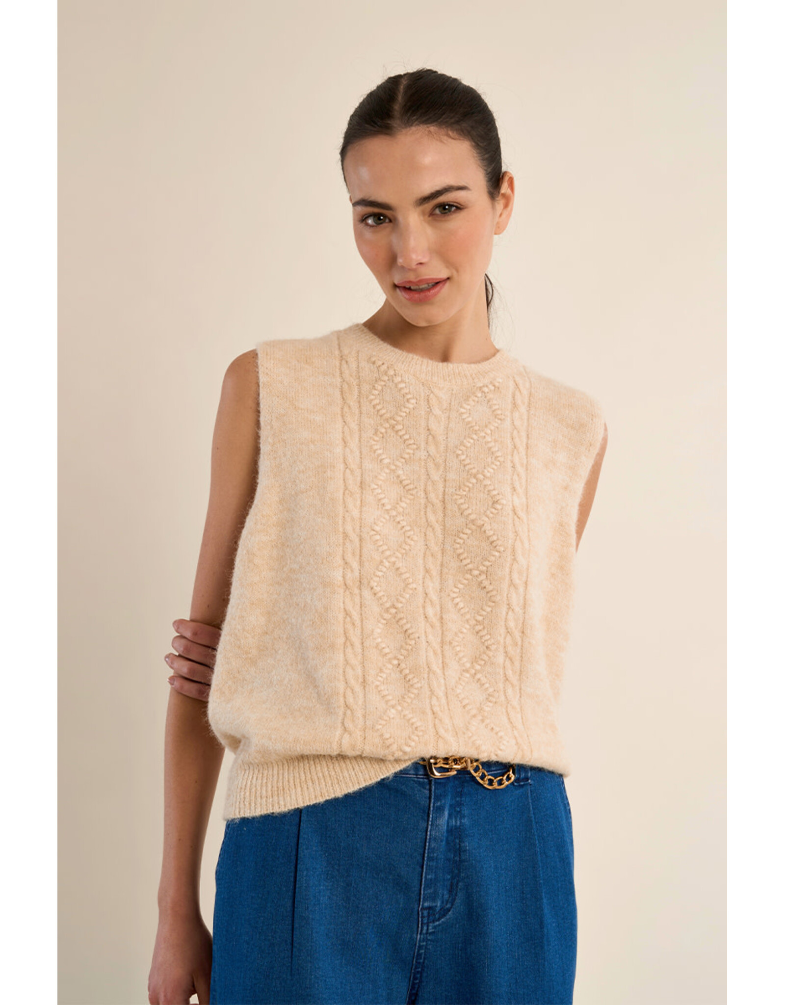 Molly Bracken Molly Bracken - Sleeveless Round Neck Sweater (Cream)