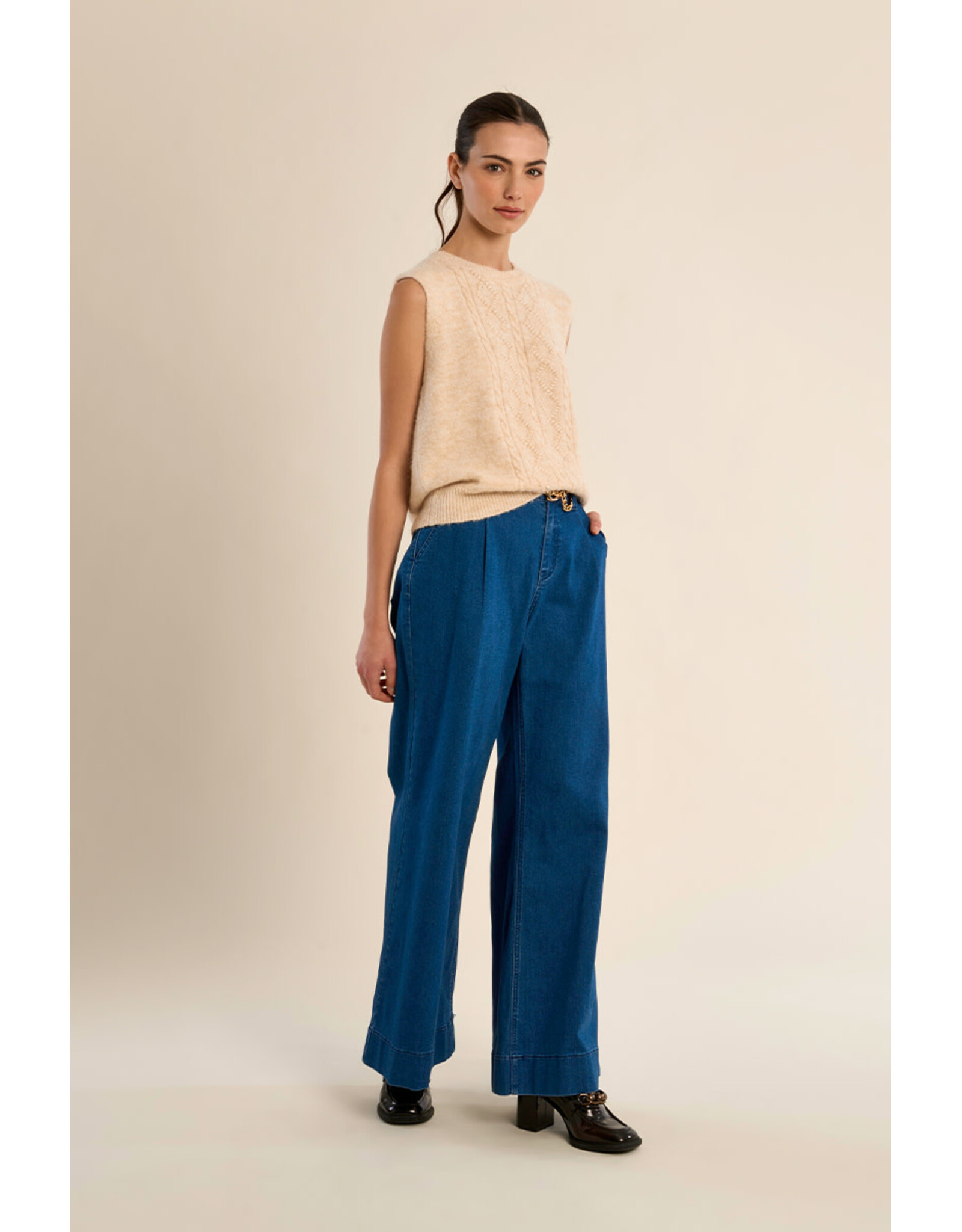 Molly Bracken Molly Bracken - Sleeveless Round Neck Sweater (Cream)