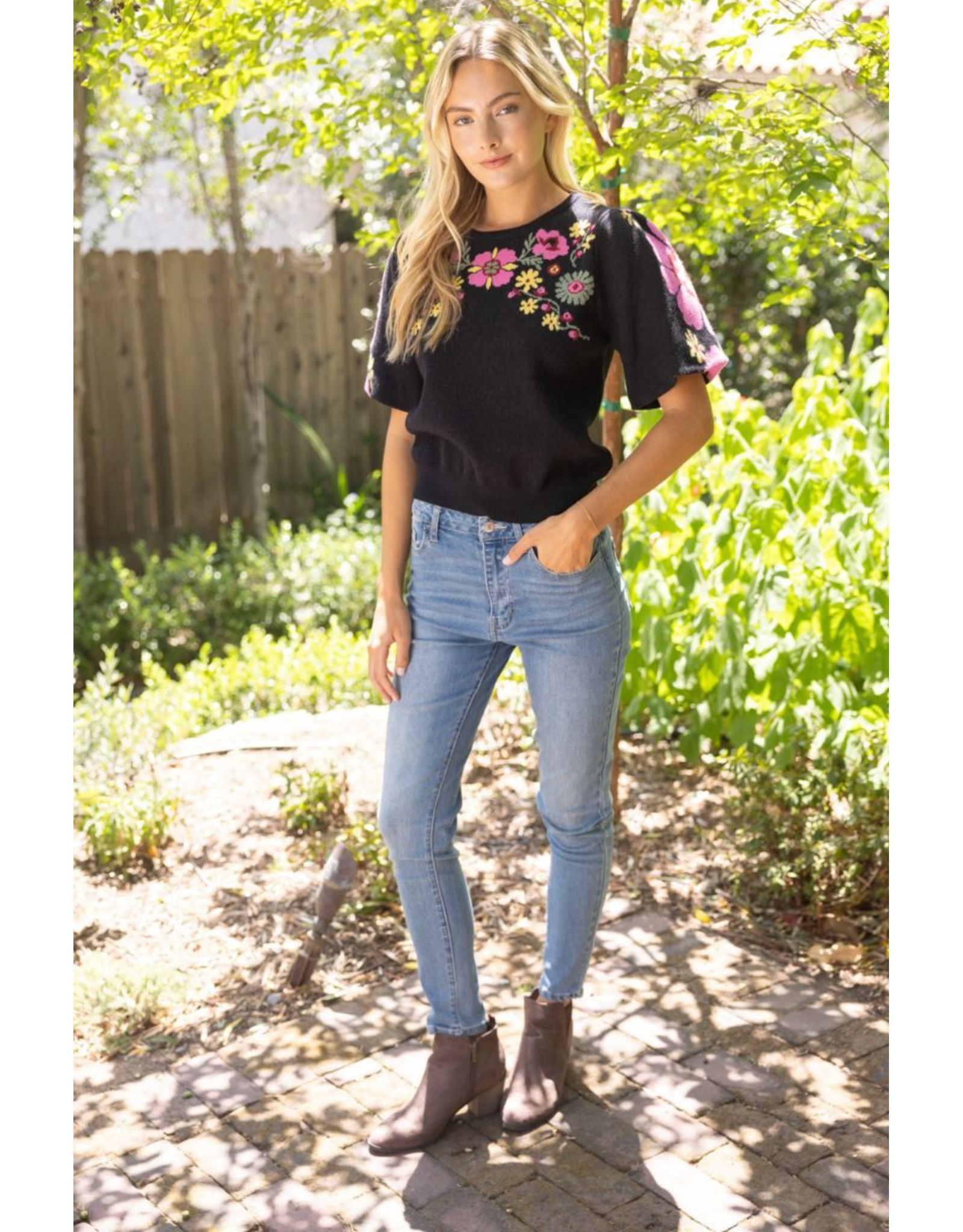 Voy Floral Print Short Bubble Sleeve Sweater (Black)