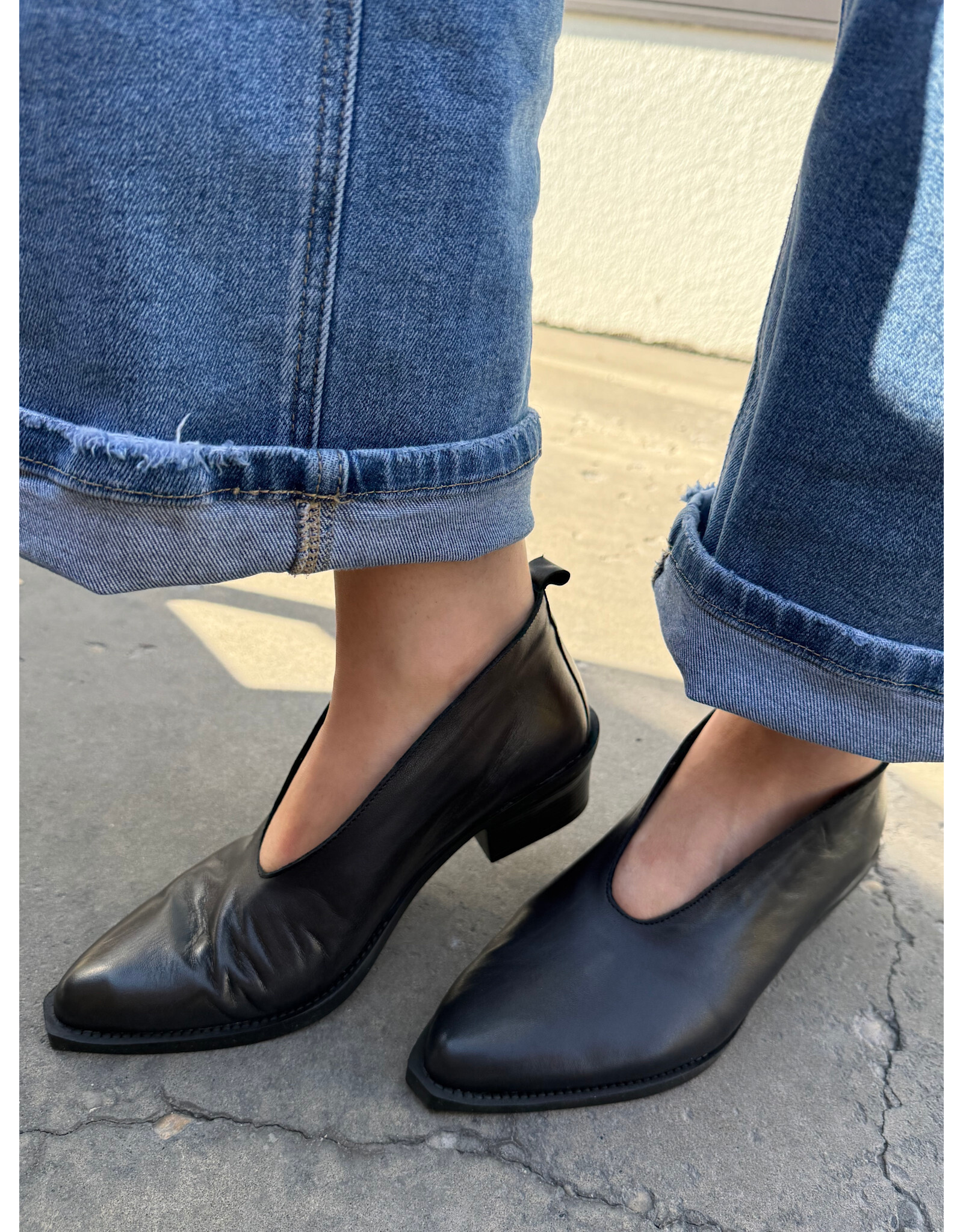 Bueno Bueno - Ferris (Black)