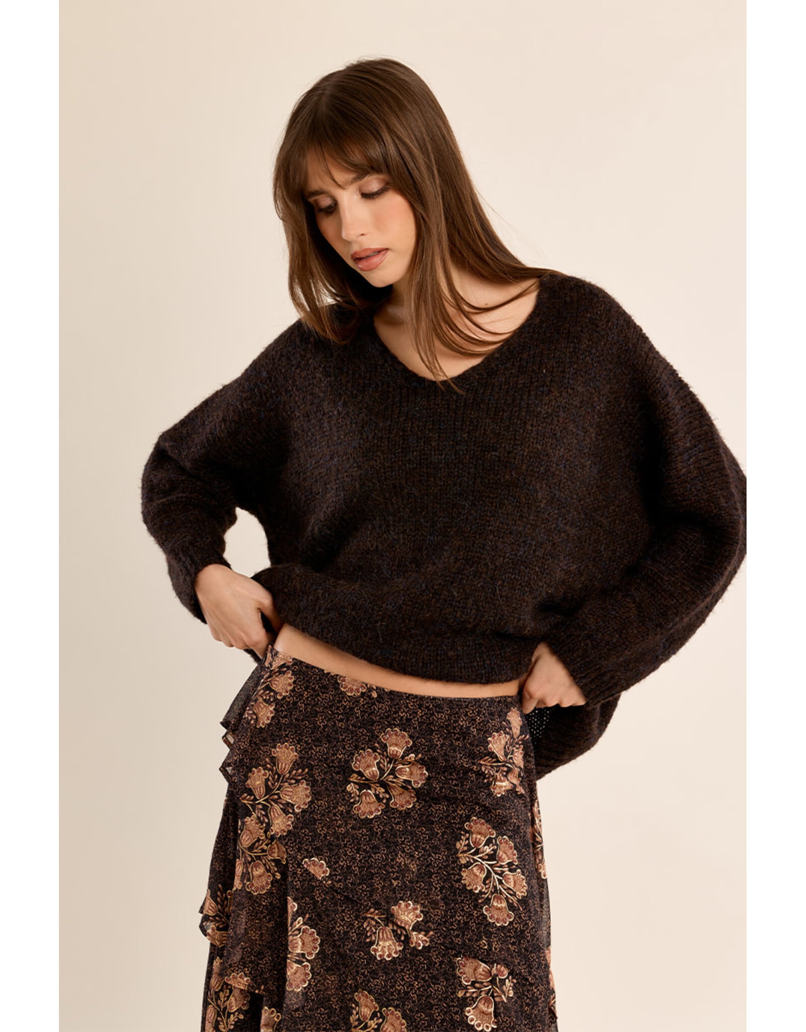 Molly Bracken Molly Bracken - V Neck Sweater (Chocolate)
