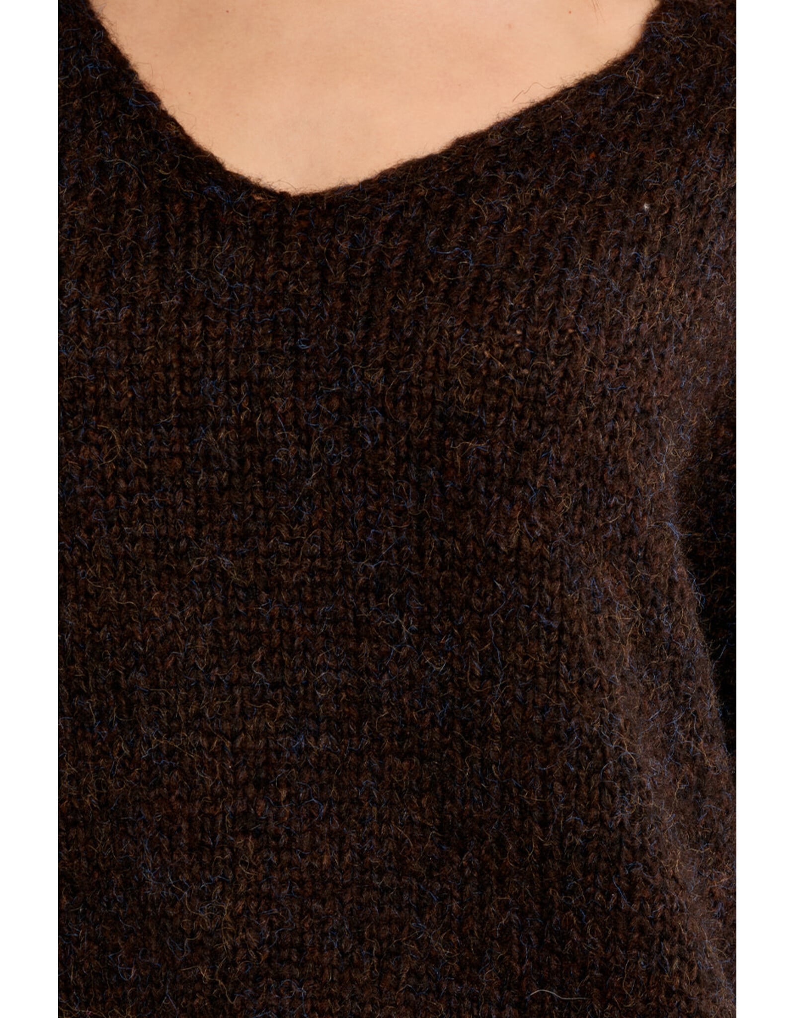 Molly Bracken Molly Bracken - V Neck Sweater (Chocolate)
