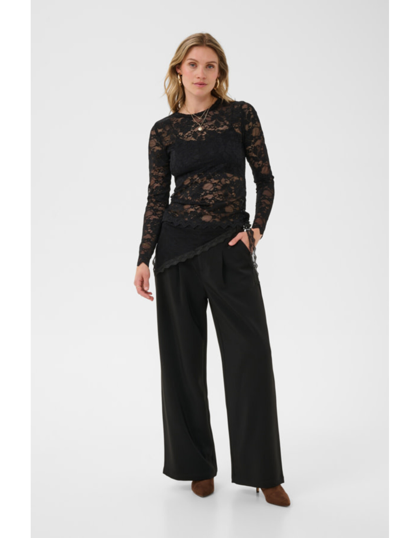 Cream Cream - Pitia Lace Top (Pitch Black)