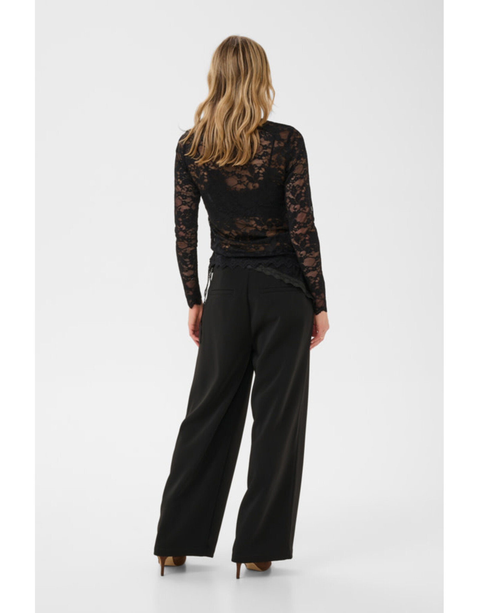 Cream Cream - Pitia Lace Top (Pitch Black)