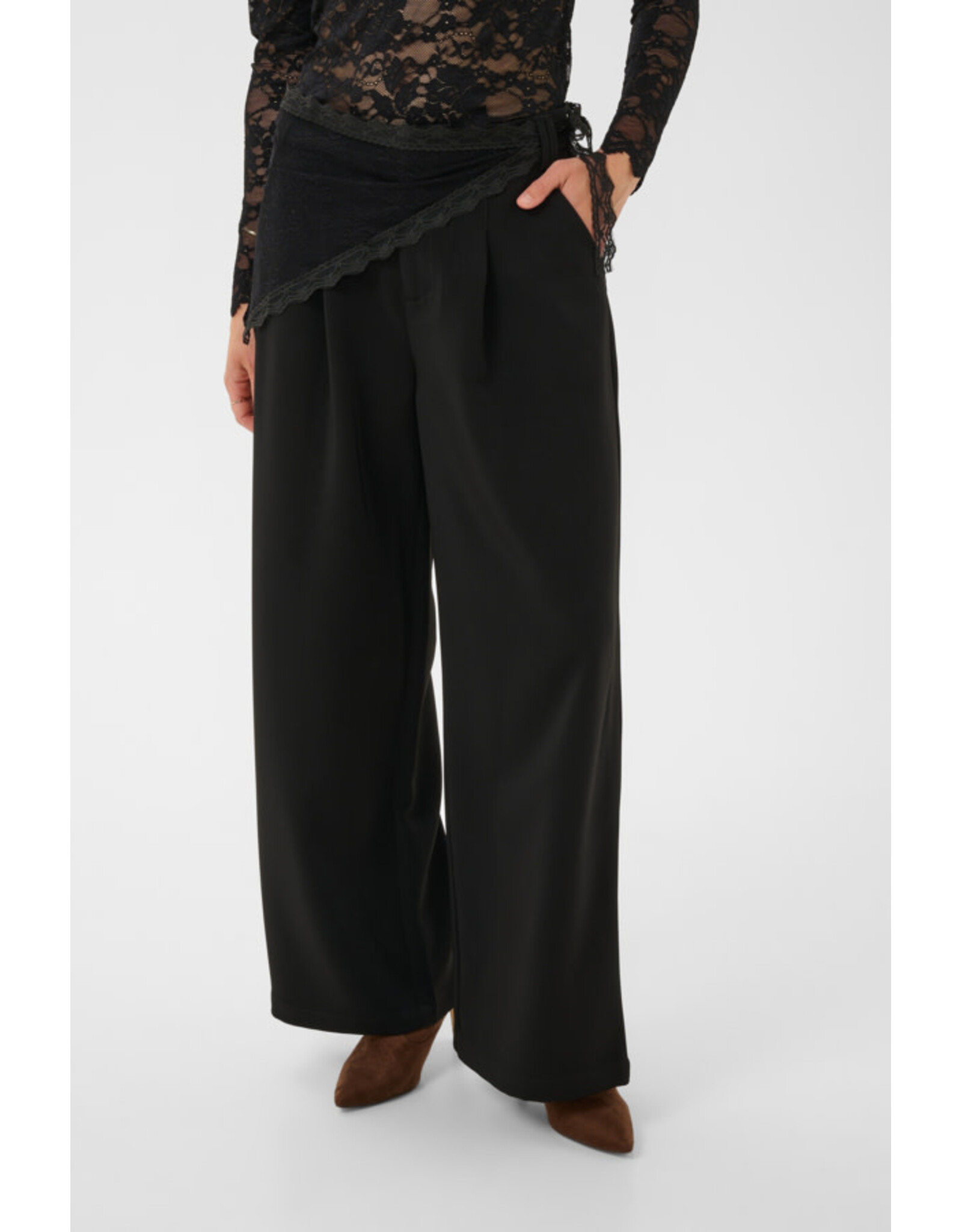 Cream Cream - Bine Lace Belt Pant (Pitch Black)