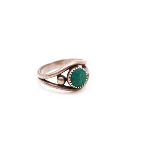 Sterling Dark Green Stone Ring Size 5 Sterling Dark Green Stone Ring Size 5