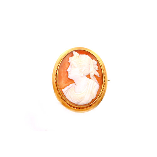 Elegant Vintage Cameo Brooch in 10k Gold Elegant Vintage Cameo Brooch in 10k Gold