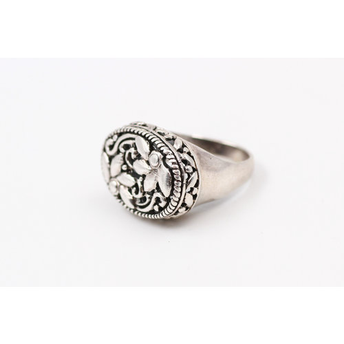 * Sterling Floral Ring (7.5) * Sterling Floral Ring (7.5)
