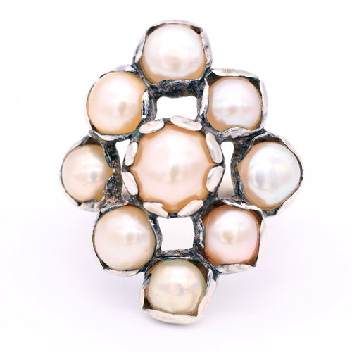 * Sterling & Pearl Ring (9) * Sterling & Pearl Ring (9)