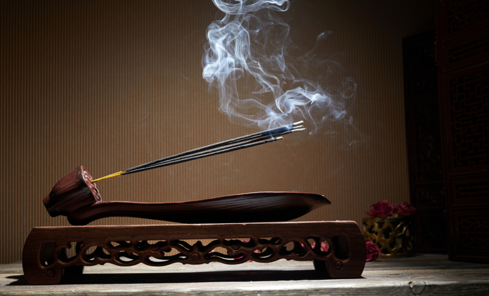 How to Burn Incense Sticks the Right Way?