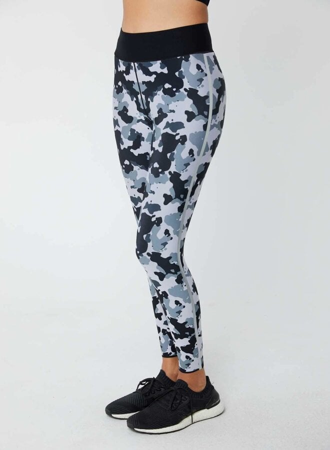 Ultracor- Battlefield Camo Ultra High Legging- Black Blue Print - Dukes  Online