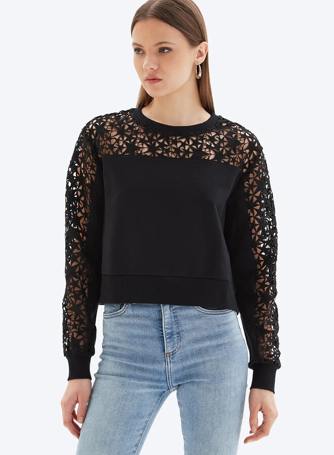 CHRLDR- Eyelet Star Straight- Black