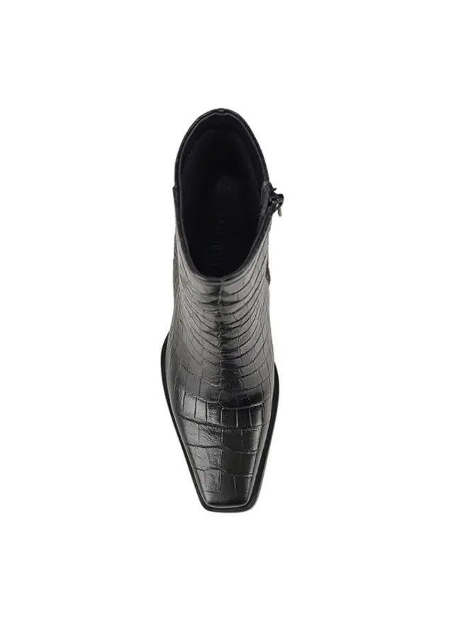 Lana Wilkinson- Sam/Black