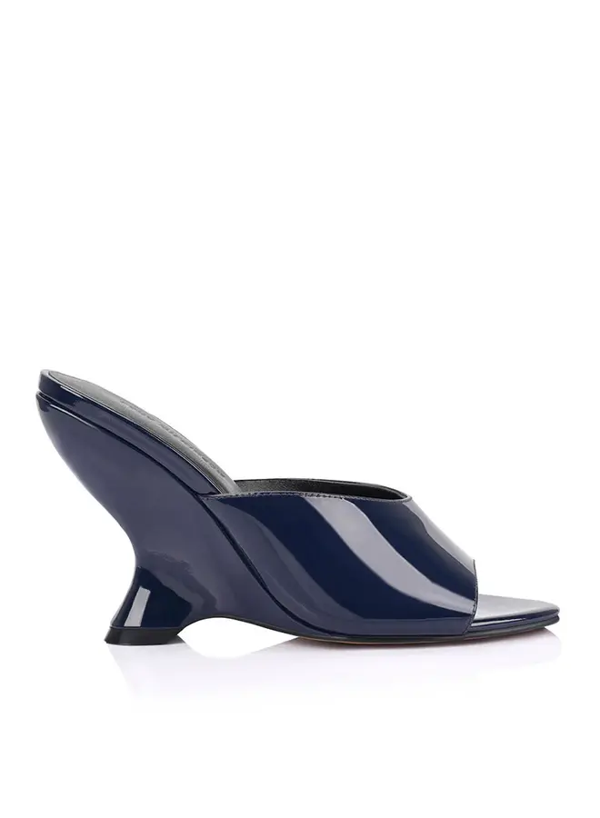 Lana Wilkinson- Martha/Midnight